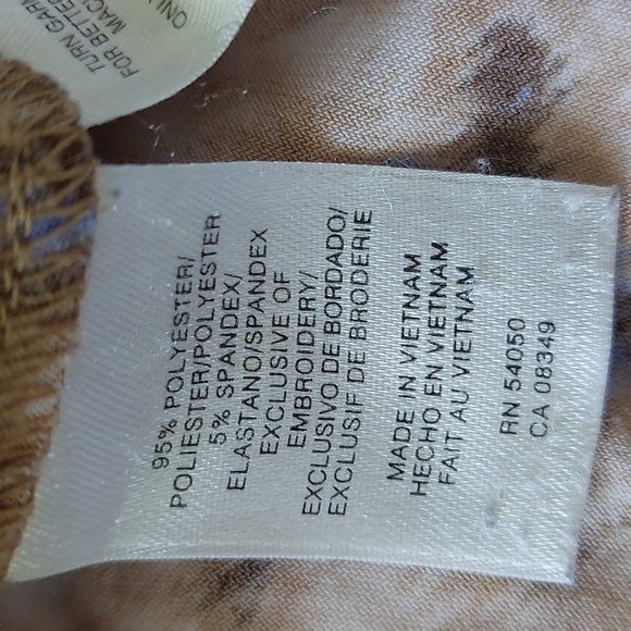 "Anne Klein" size M, 95% Polyester and 5% Spandex, polo style long sleeve top - Picture 8 of 9